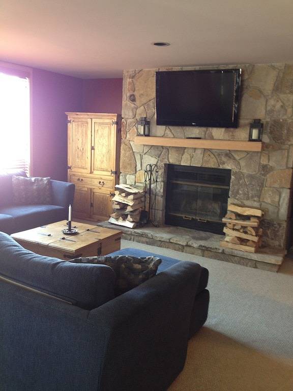 Vacation rental for 7 people, with pool and hot tub as well as balcony and sauna in Mount Snow