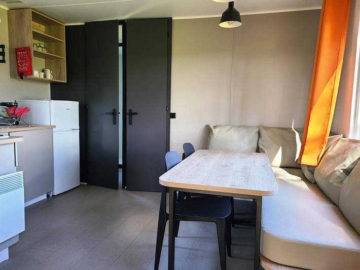 Location de vacances pour 5 personnes, avec piscine ainsi que vue et jardin à Lanuéjols - 2