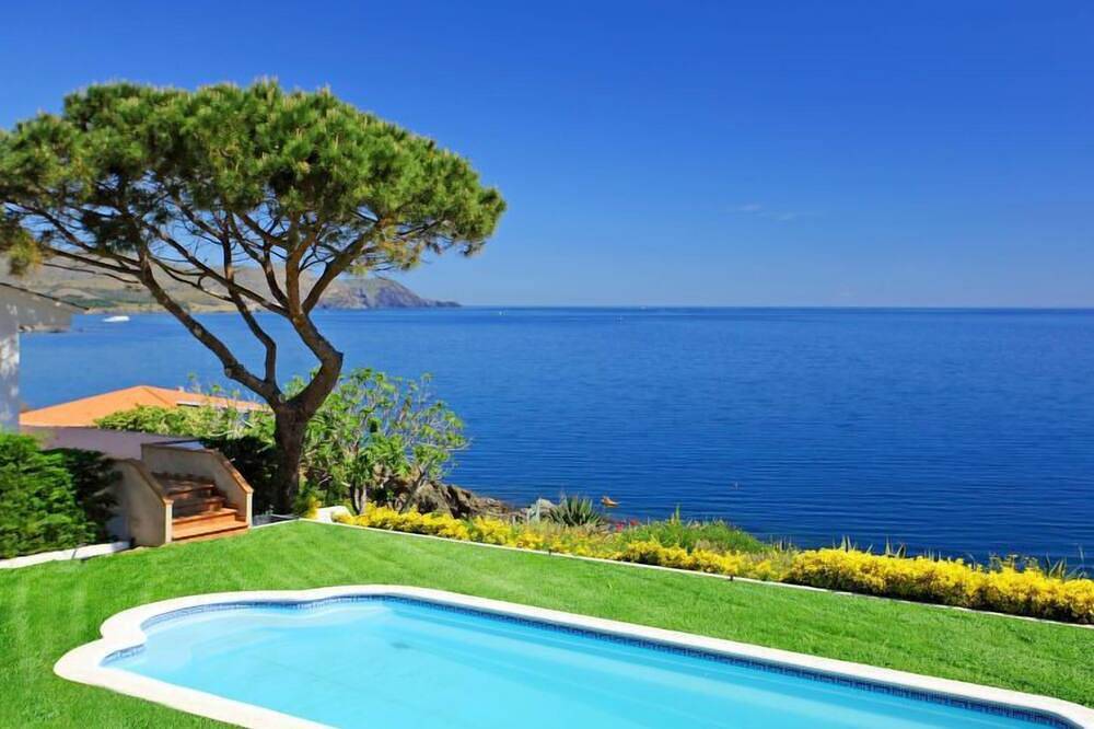 El Paraiso in Llanca, Upper Empordà
