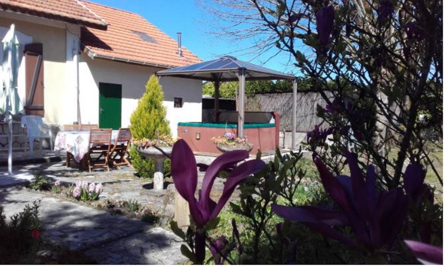 Acogedora Casa en Gabarret, jacuzzi y jardín in Gabarret, Landes