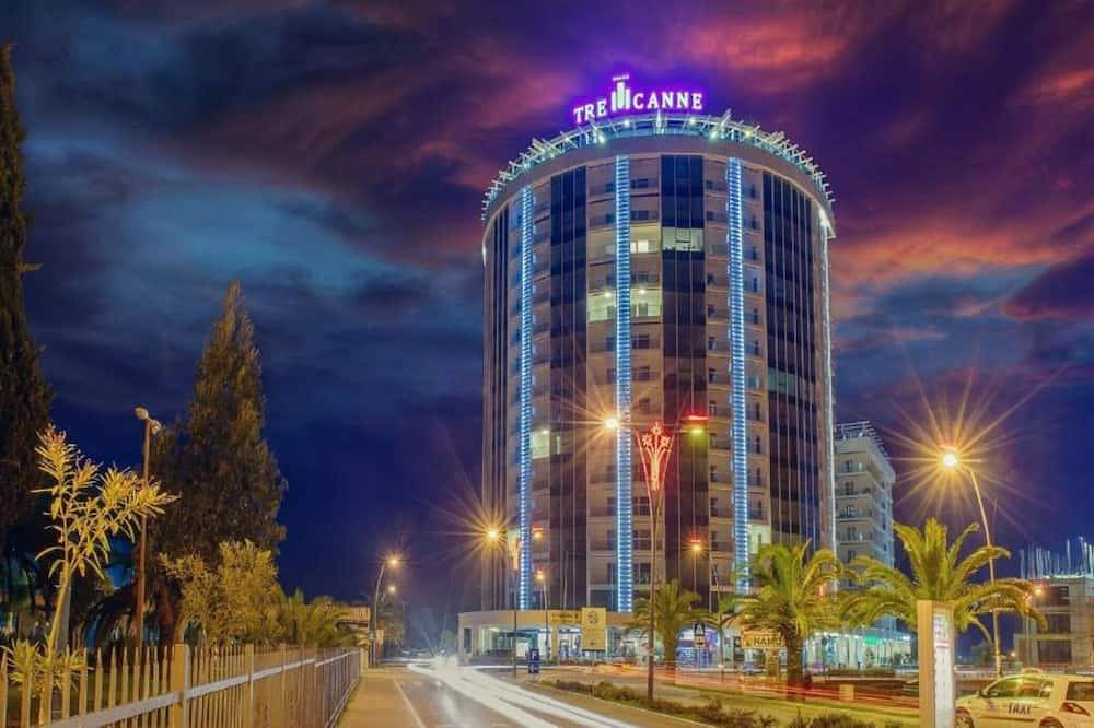 Entire apartment, Exclusive Budva Stay Steps From the Beach - One Bedroom Apartment with Balcony in Budva, Opština Budva