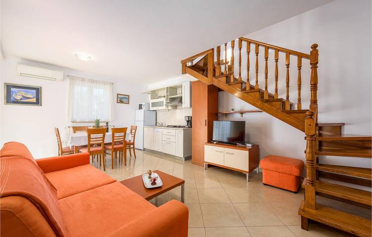 Appartement de vacances entier, Charmant logement à 1,5 km de la plage : Wi-Fi, climatisation, parking, piscine et terrasse ! in Umag, Région d'Umag