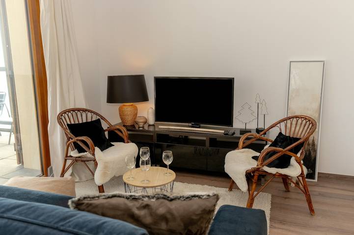 Apartamento entero, Apartamento "Gentiane" con vistas a la montaña, terraza privada y Wi-Fi in La Féclaz, Les Déserts