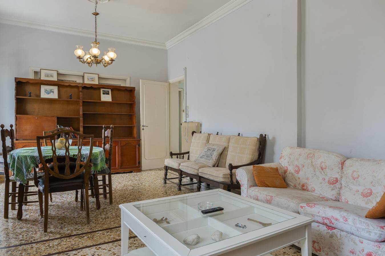 Appartement entier, Appartement 'Family, Enjoy Athens, Apt 90 Cm' avec jardin privé, Wi-Fi et climatisation in Section centrale d'Athènes, Athènes