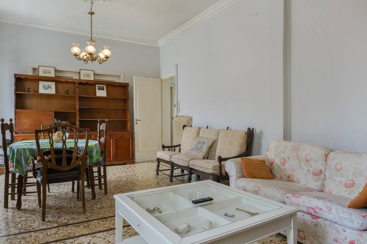 Appartement entier, Appartement 'Family, Enjoy Athens, Apt 90 Cm' avec jardin privé, Wi-Fi et climatisation in Section centrale d'Athènes, Athènes