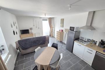 Gîte pour 4 personnes, avec jardin à Chambretaud