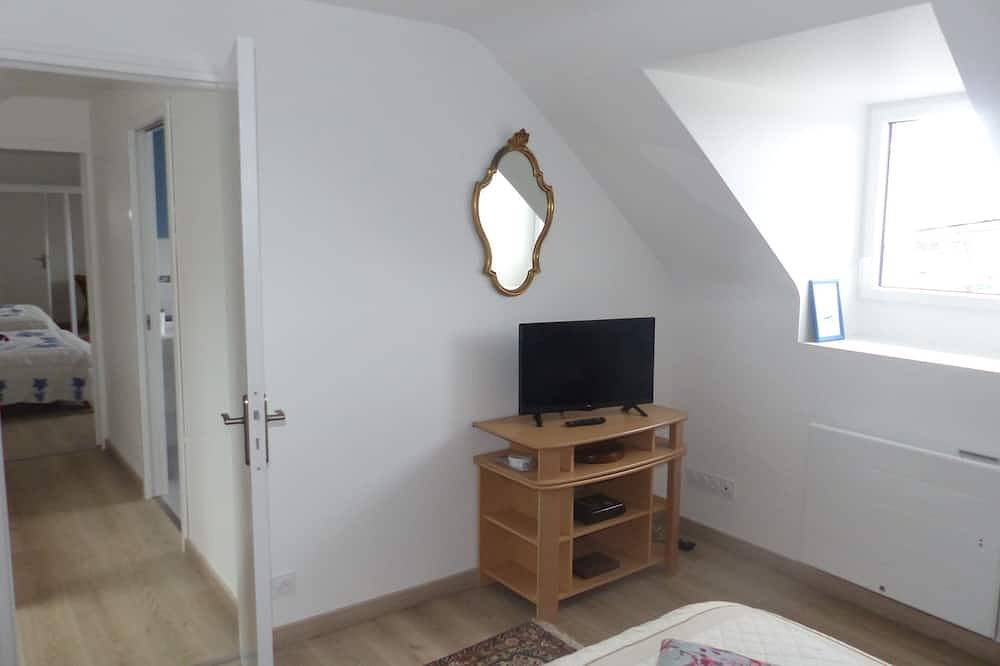 Fully renovated farmhouse in village near a typical fishing port in Hôpital-Camfrout, Región de Brest