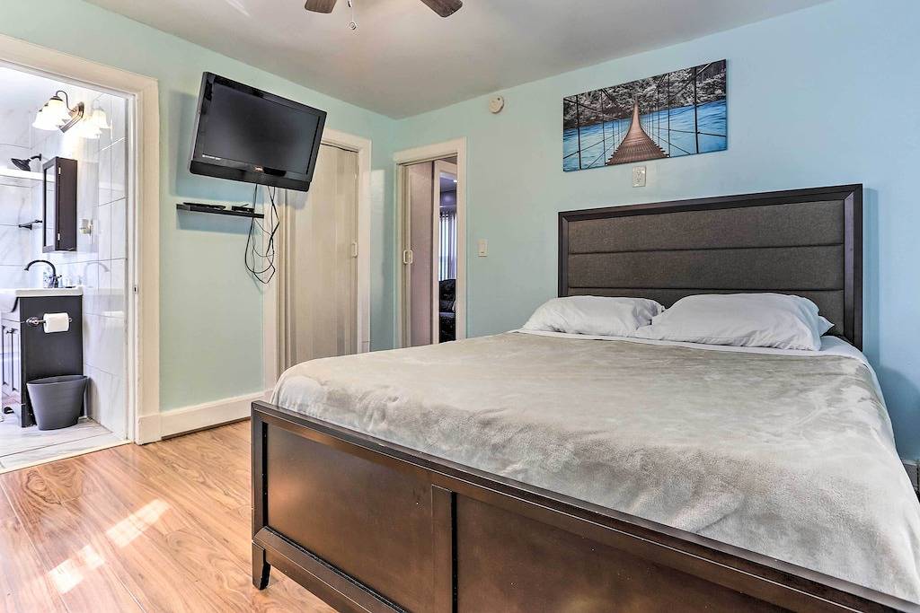 8 Mi to Metlife Stadium: Pet-Friendly Home w/ Yard in Teaneck Township, Bergen County