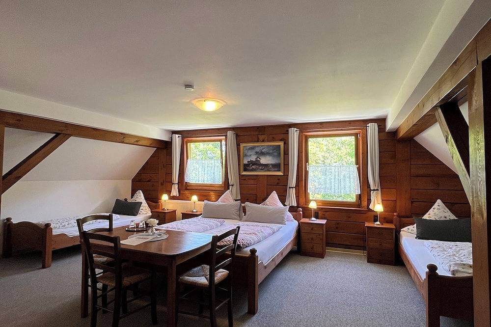 Hotel Waldhaus Lahnstein - Zimmer 4 - Vierbettzimmer in Lahnstein, Mittelrhein