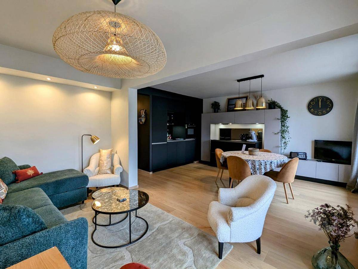 Appartement entier, One-Bedroom Apartment in Le Coteau, Région de Roanne