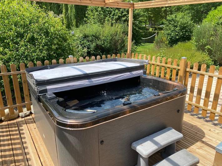 Hôtel pour 2 personnes, avec jardin et terrasse ainsi que jacuzzi et piscine à Oust - 2