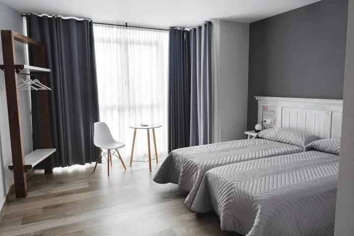 Hôtel pour 3 personnes, avec terrasse et vue - 1