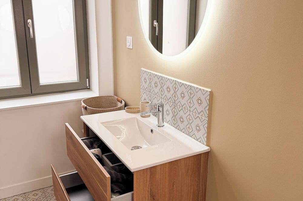 Ganze Wohnung, Le marais - 1 bedroom apartment in Sin-le-Noble, Département Nord