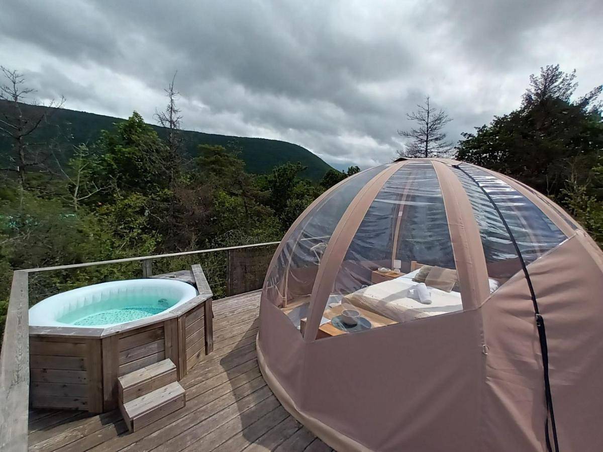 Bulle en bois sous les étoiles in Champfromier, Nantua