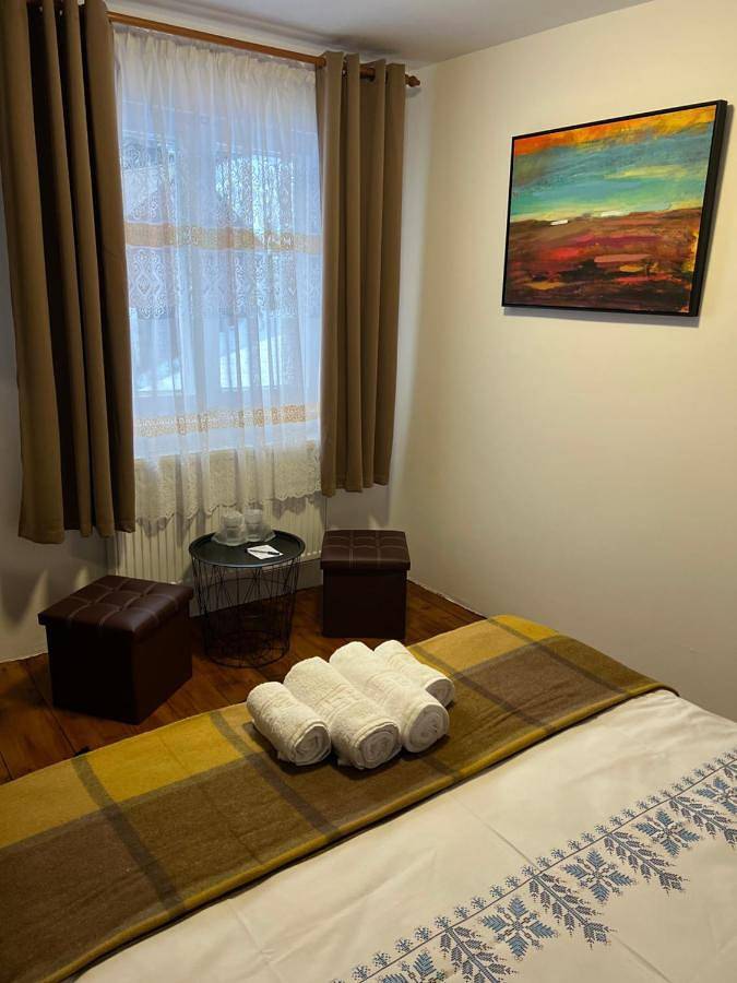 Maison d’hôte pour 2 personnes, avec jardin et vue dans Bicaz