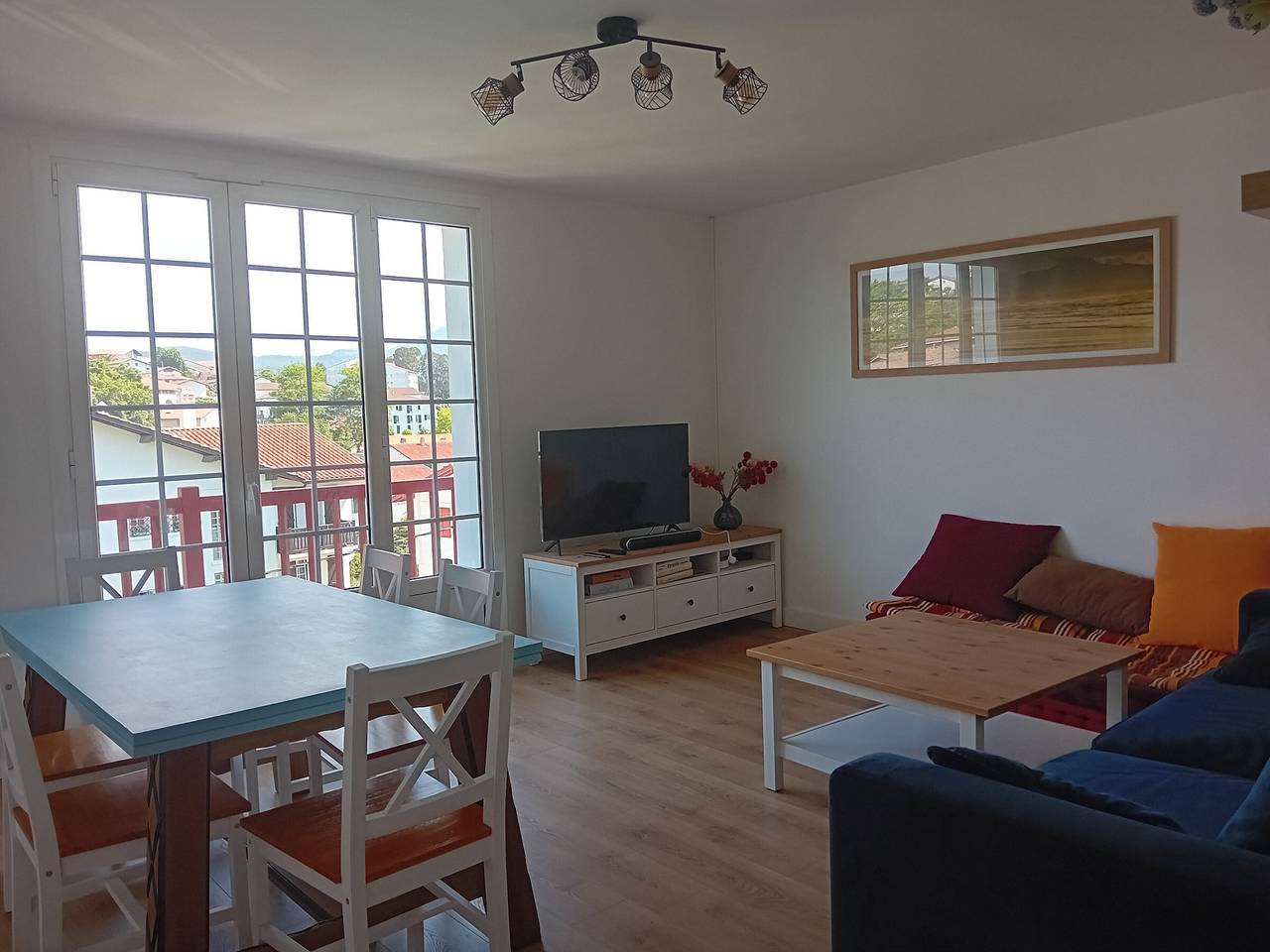 Ganze Wohnung, Geräumige, helle Wohnung in ruhiger Lage mit Balkon und Wlan in Hendaye, Bayonne und Umgebung