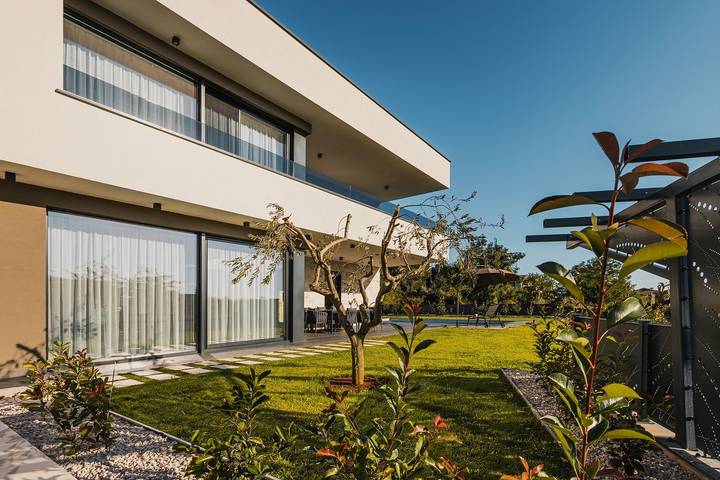 Ferienhaus für 8 Personen, mit Garten und Sauna sowie Pool und Balkon in Kastelir - 4