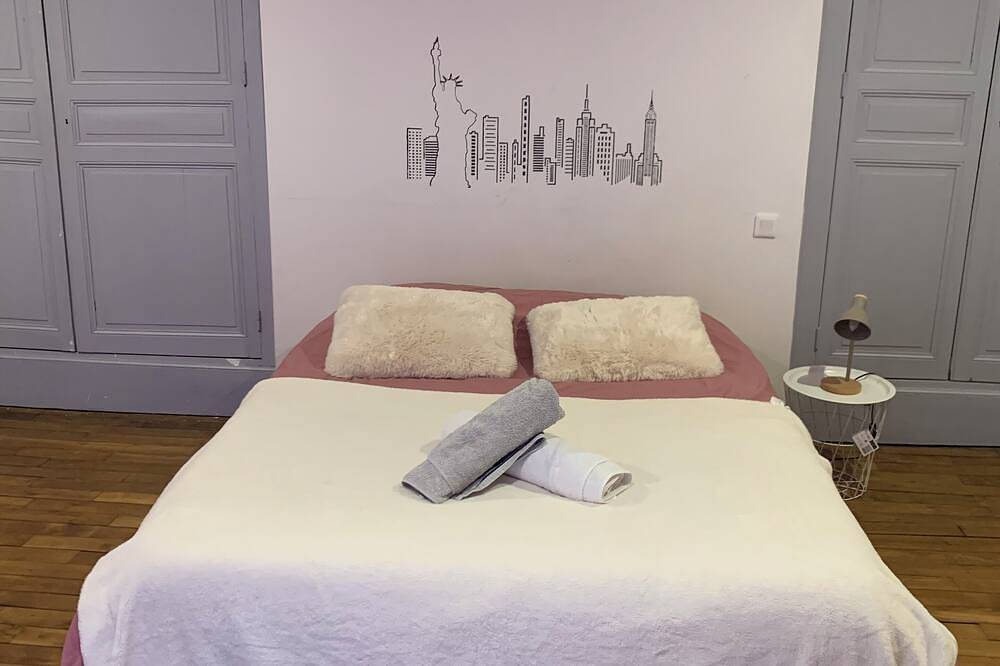 Maison bourgeoise de charme à 1h de Paris – 14 voyageurs – jardin 3 370 m² in Jouy-sur-Morin, Seine-et-Marne