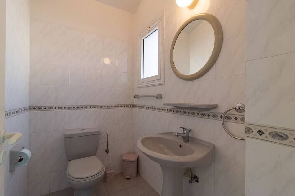 A villa in Paphos, close to the centre, harbour and Kings Avenue Mall! in Paphos, South Cyprus
