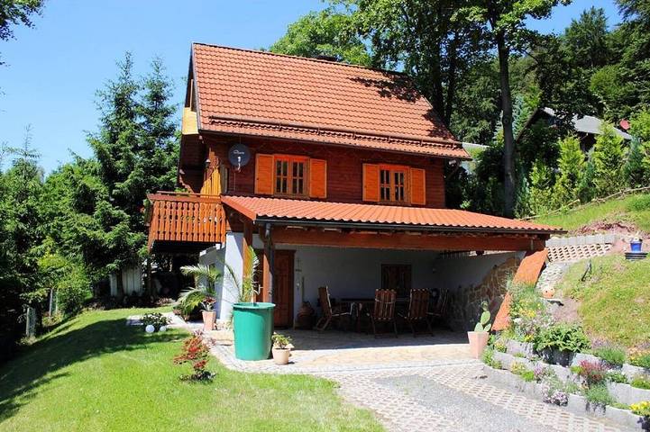 Ferienhaus für 3 Personen, mit Balkon und Garten sowie Sauna in Sonneberg
