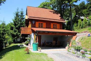 Ferienhaus für 3 Personen, mit Balkon und Sauna sowie Garten in Sonneberg