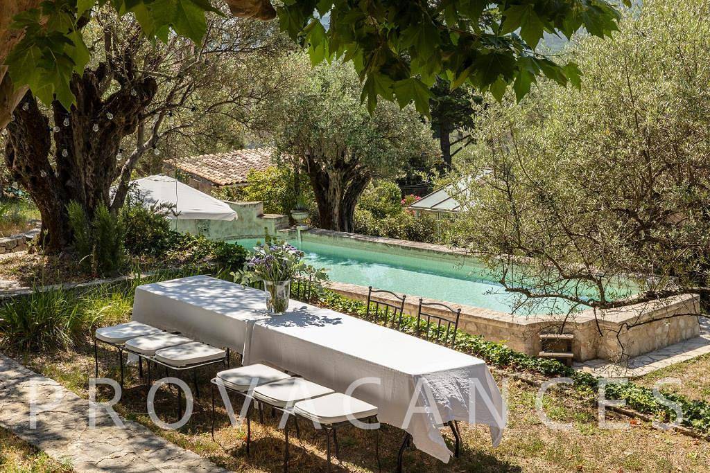 Beautiful authentic villa with olive grove and pool in Provence in Fayence, Région de Draguignan