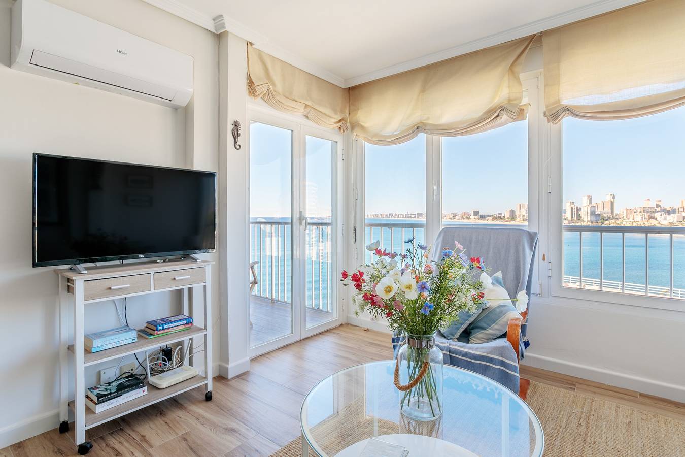 Hel lägenhet, Apartment 'Primera Linea De Playa' with Sea Views, Wi-Fi and Air Conditioning in El Campello, Costa Blanca