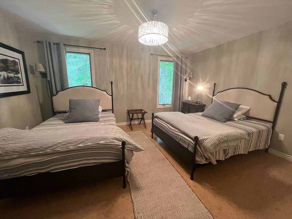 Peace & Privacy on 10 acres with full game room and fireplace in Algonquin Provincial Park