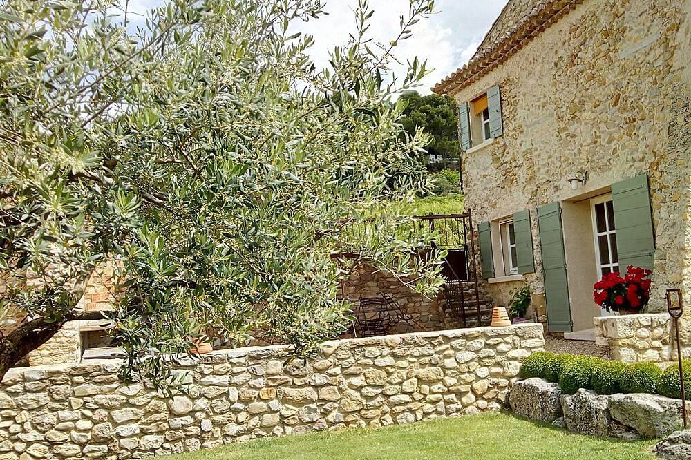 Holiday Rental for 8 People in Vaison-la-Romaine, Parc naturel régional du Mont-Ventoux