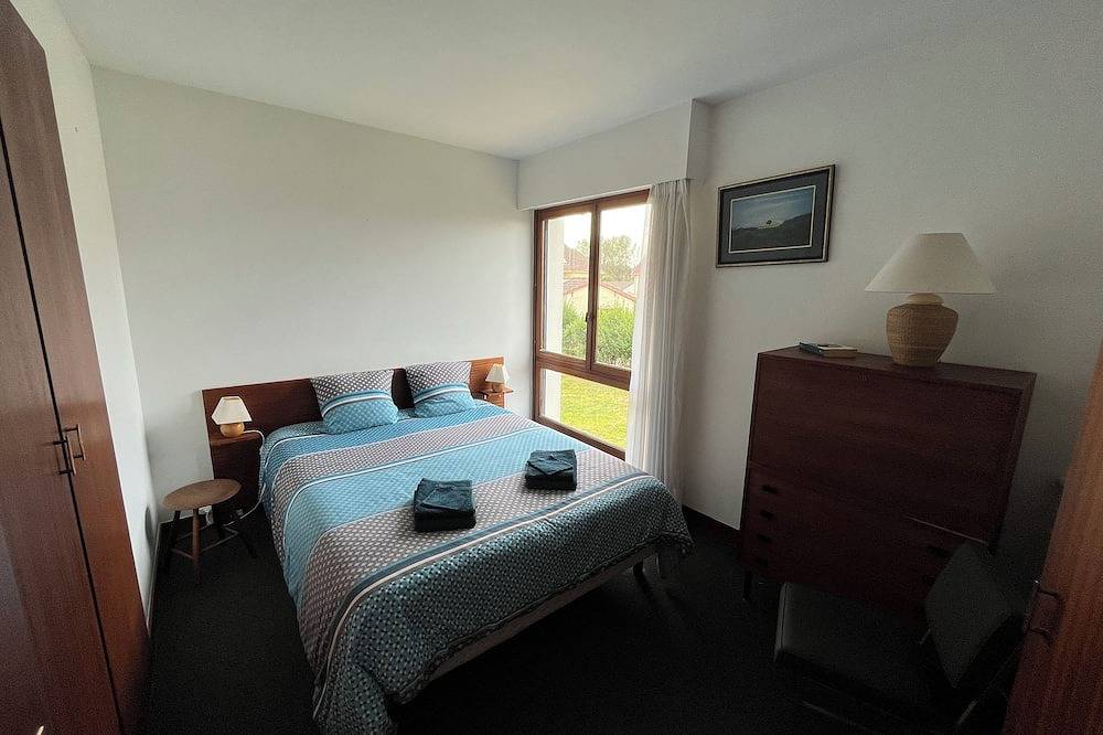 Villa les Sternes, beachfront with 180° sea view in Ver-sur-Mer, Côte de Nacre