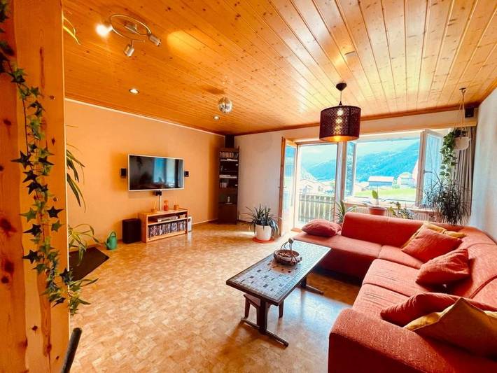 Ferienwohnung für 6 Personen, mit Balkon und Terrasse sowie Garten und Ausblick in Val Poschiavo
