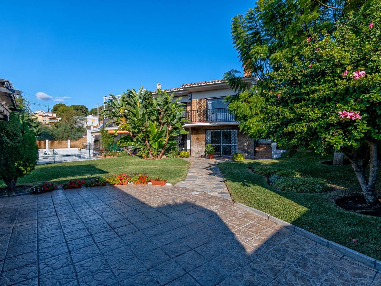 Luxury villa with pool and garden, 1km from beach - sleeps 12 in Málaga (Este), Malaga
