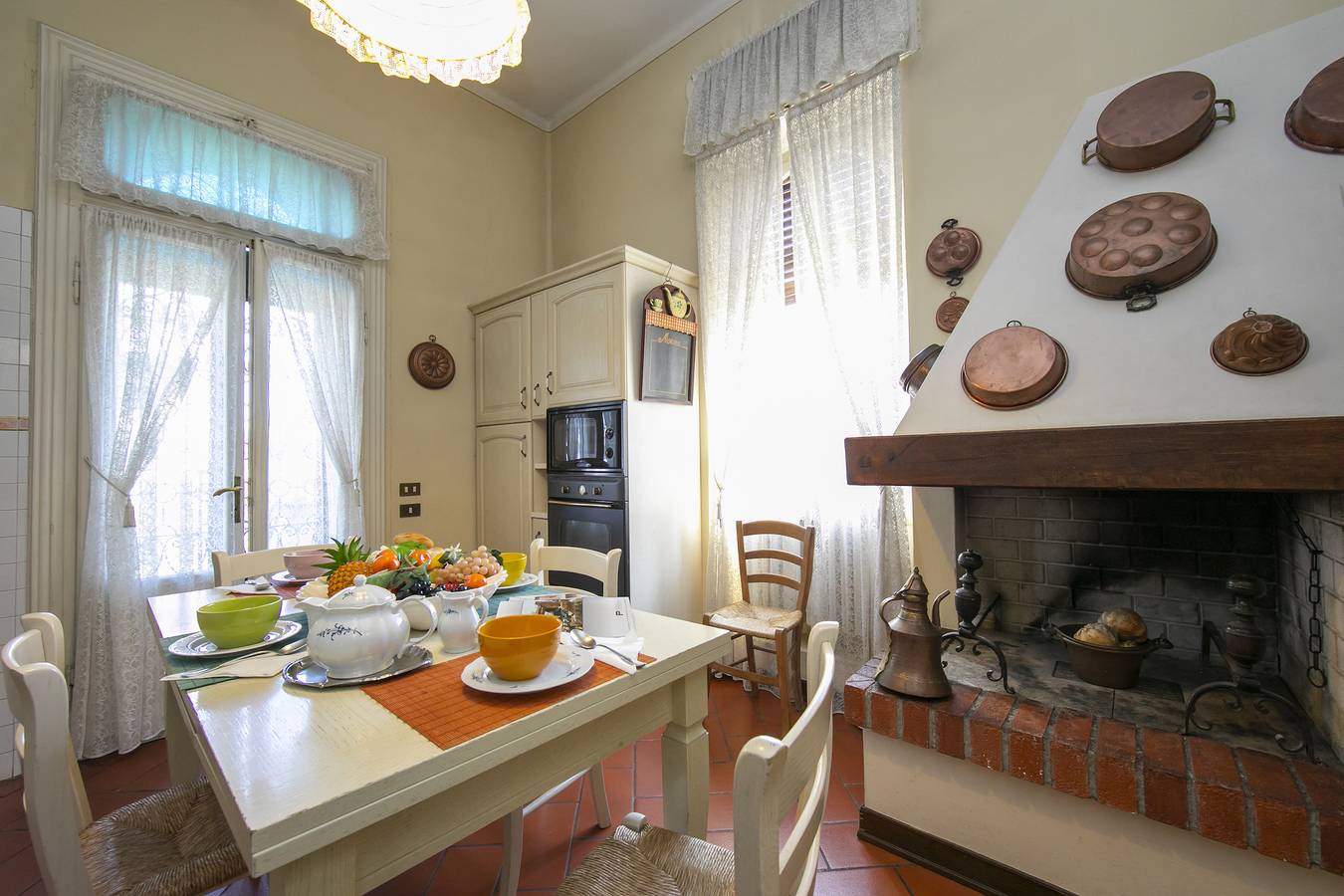 Villa Barbara - Lake Garda Villa with Pool & Views in Desenzano del Garda, Prealpi Gardesane