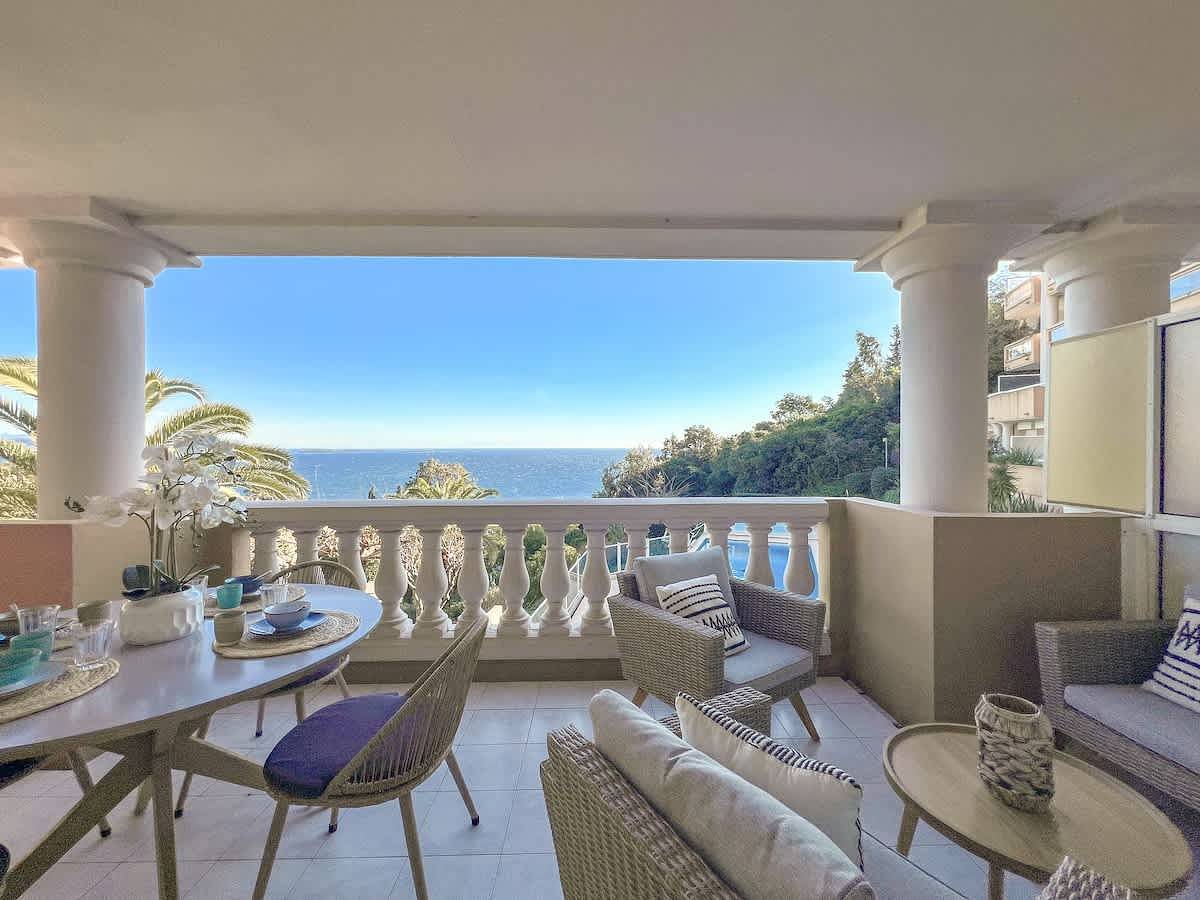 Apartamento entero, 2-room apt: sea, swimming pool, air conditioning, parking in Théoule-sur-Mer, Massif de l'Esterel