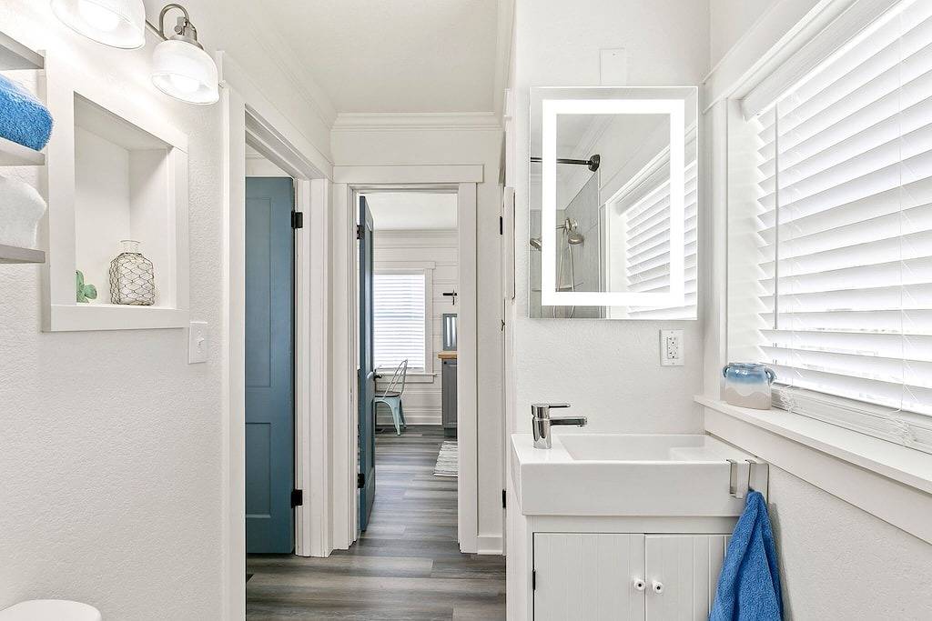 Beautiful coastal home recently renovated and ready for travelers in Brazoria County