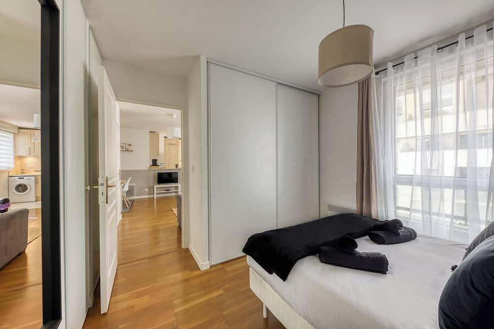 Apartamento entero, Apartamento para 4 personas - parking - estación de metro + tren - ascensor in Asnières-sur-Seine, Altos del Sena
