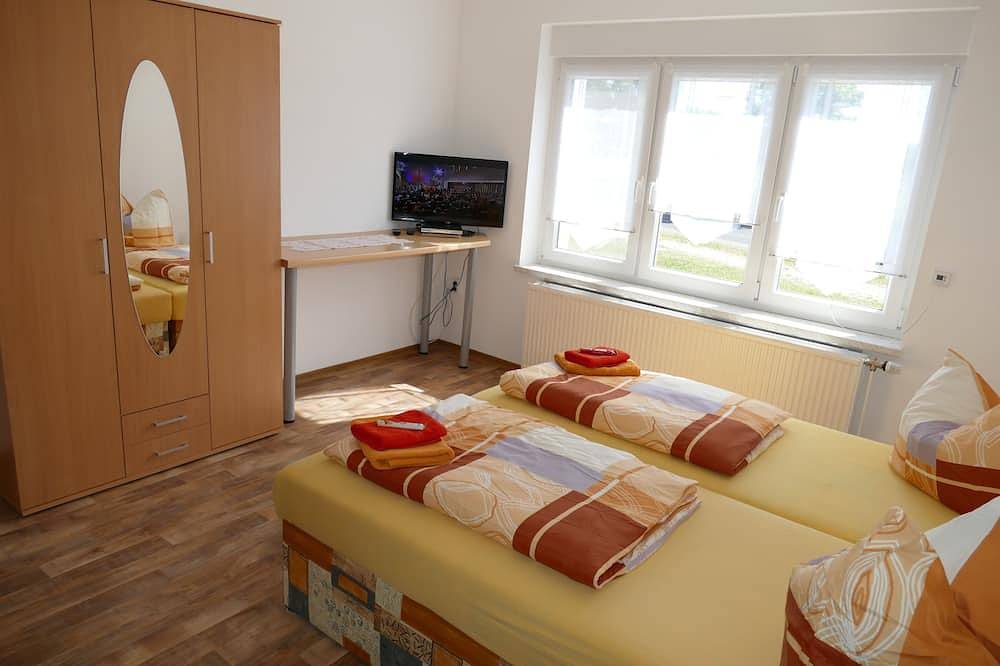 Ganze Wohnung, 2 Ferienwohnungen für 5 bis 8 Personen in Stadtlage, Nahe Kiebitz-See in Falkenberg/Elster, Naturpark niederlausitzer heidelandschaft (Brandenburg)