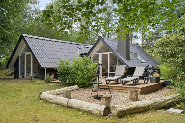 Ferienhaus für 5 Personen, mit Terrasse und Garten sowie Seeblick in Ry