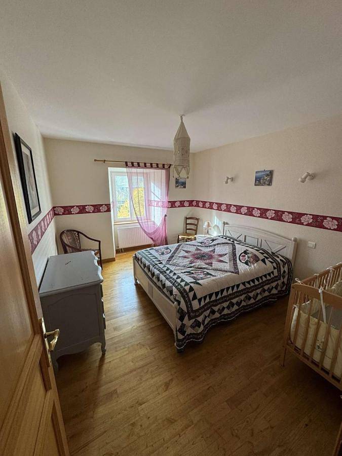 Location de vacances pour 12 personnes, avec vue et terrasse à La Chapelle-d'Alagnon - 2