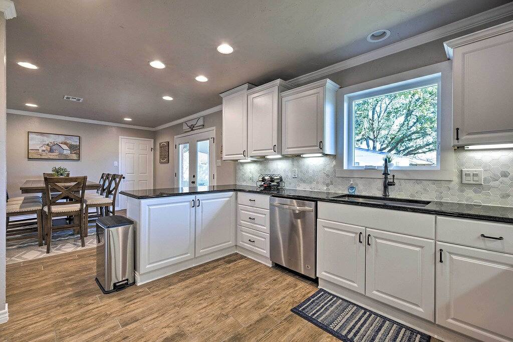 Updated 'Blue Door Haus' ~ 1 Mi to Main St! in Gillespie County