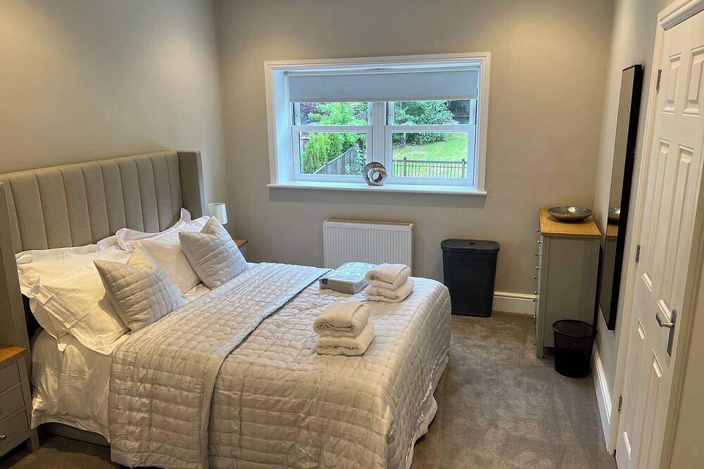 Entire cottage in East Sussex, 12 guests, 5 bedrooms, Hot tub & Games Room in Bexhill, East Sussex