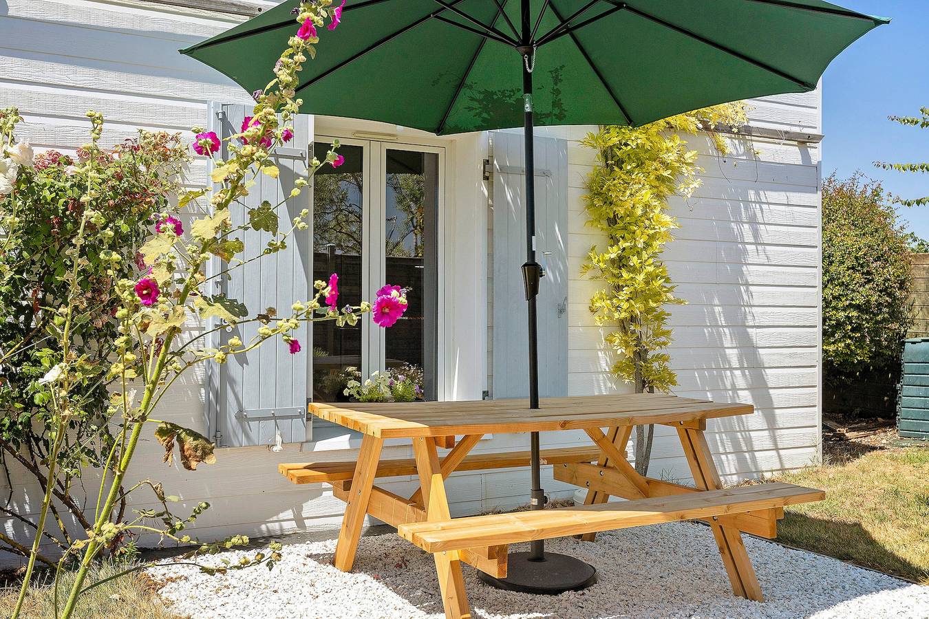 Chambre d'hôtes « Fleur de Sel » avec terrasse privée, jardin commun et Wi-Fi in L'Houmeau, Région de La Rochelle