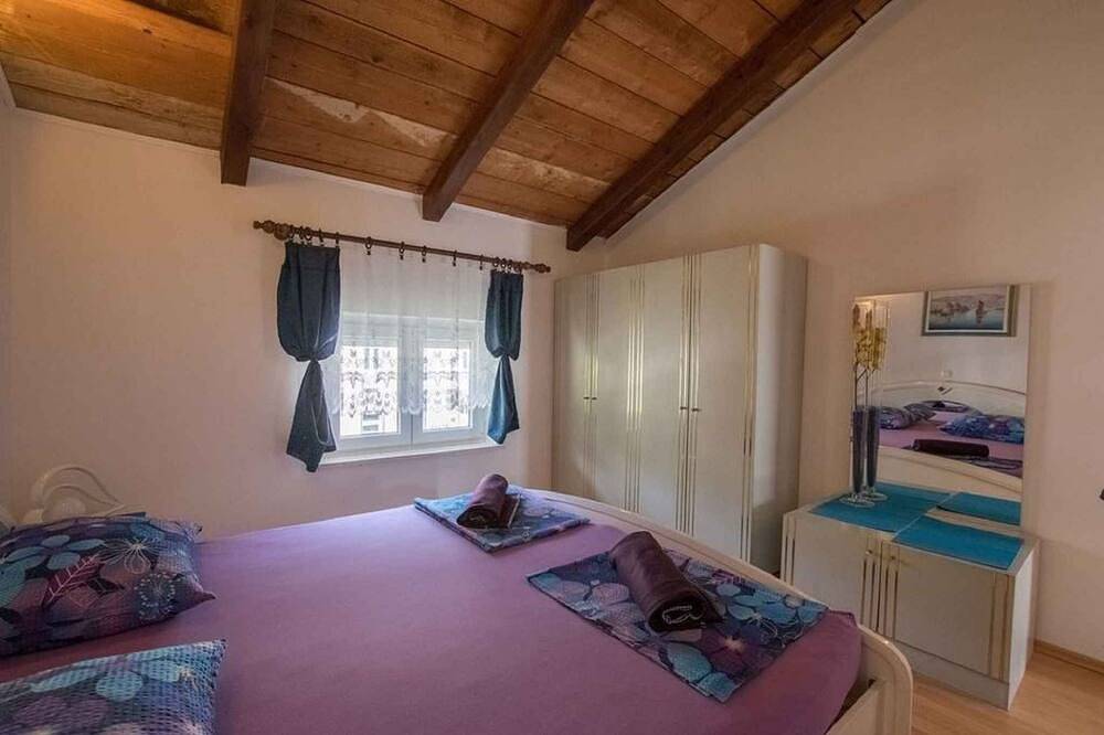 Ganze Wohnung, Ferienwohnung mit Terrasse und Klimaanlage in Primorje-Gorski Kotar
