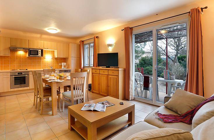 Hôtel pour 6 personnes, avec balcon ainsi que jardin et piscine à Tourrettes