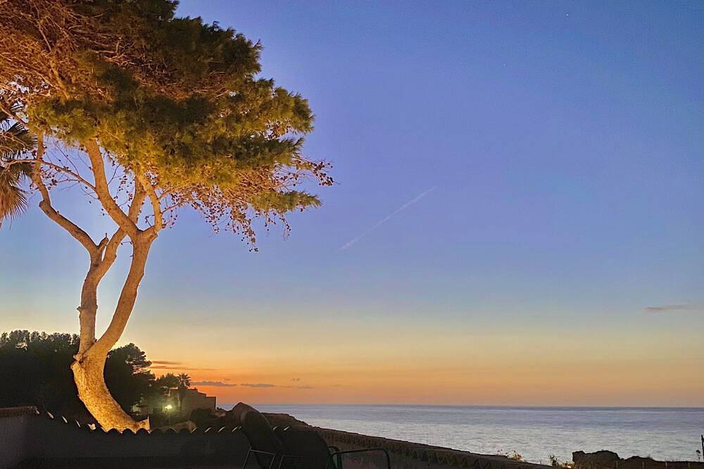 Panoramic villa surrounded by greenery with private access to the sea in Erice, Trapani Province