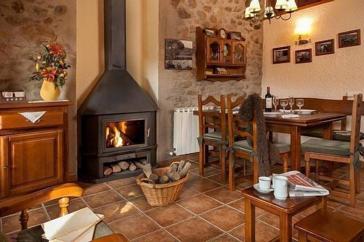 Cottage for 4 people, with pool and balcony as well as garden - 1