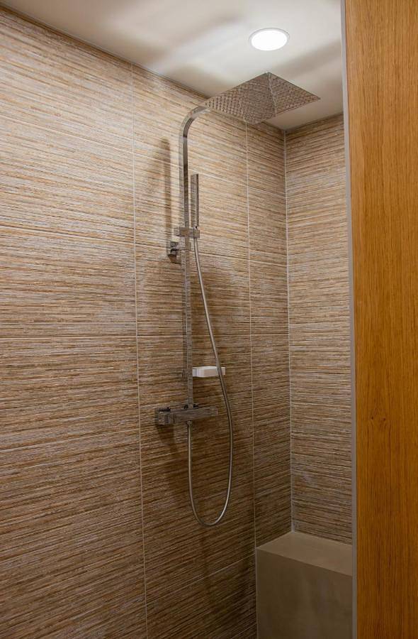 Chambre d’hôte pour 2 personnes, avec terrasse et jardin ainsi que vue et piscine à Alès - 3