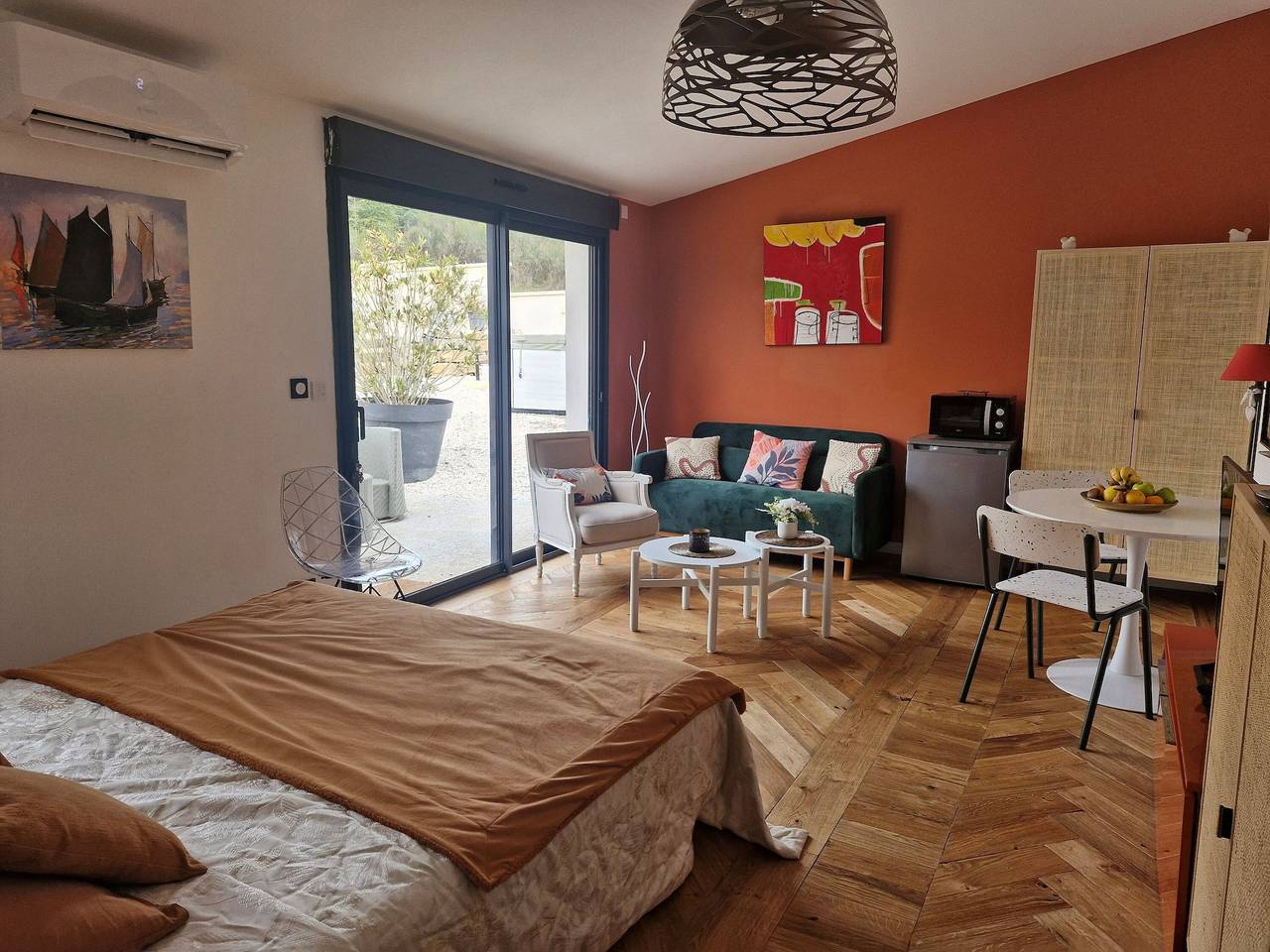 Maison d’hôtes « Le Cottage Bleu du Sud » avec vue montagne, Wi-Fi et climatisation in Saint-Étienne-les-Orgues, Région de Forcalquier