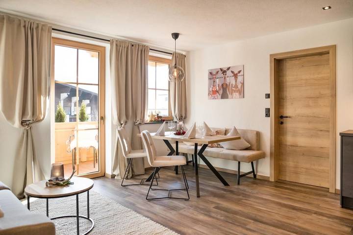 Hel lejlighed, Ferielejlighed for 6 personer med balkon in Tux Alps, Aschau im Zillertal