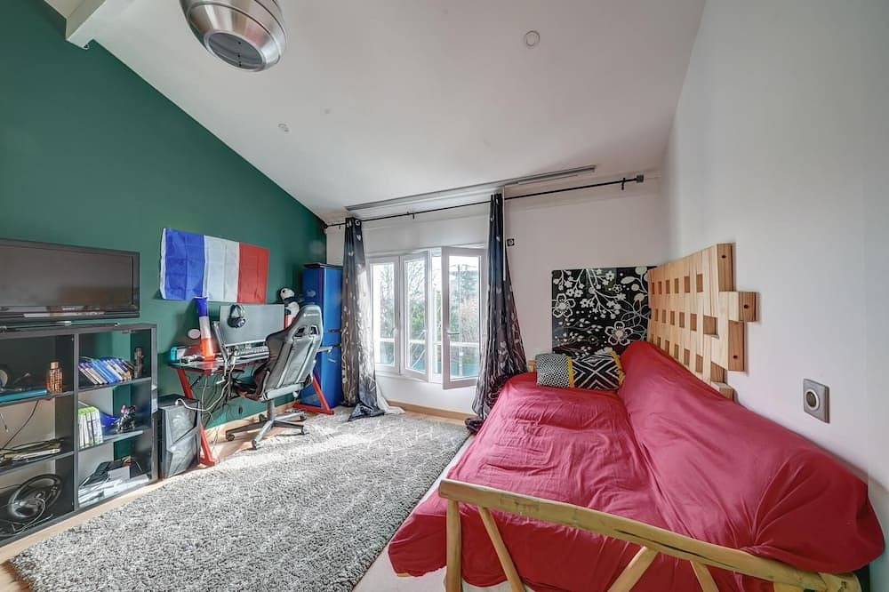 Villa Kozy in Neuilly-Plaisance, Seine-Saint-Denis